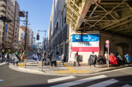 カゾリングトレインツアーの浅草駅前野様子