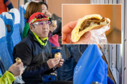 車内で配られたおもてなし