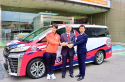 トヨタカローラ栃木が宇都宮ブリッツェンに「ヴェルファイア」を提供