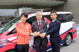 トヨタカローラ栃木が宇都宮ブリッツェンに「ヴェルファイア」を提供