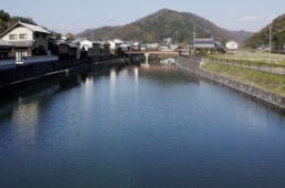 平福宿を流れる川