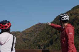 説明する阿比留さん