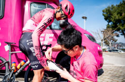 家本メカニックと選手