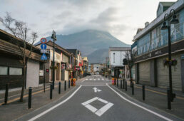 湯布院駅から見る由布岳
