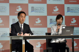 三橋社長と警視庁の川嶋交通安全担当管理官