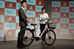 ダイチャリの新型車と三橋社長と若松部長