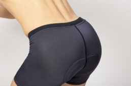 サイクルインナーショーツメンズを前傾姿勢で着用