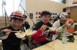 エイドのタラ汁を食べる