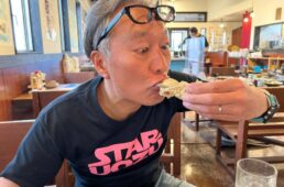 牡蠣を食べるシシャチョー