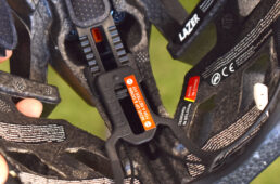 上下の調節機構