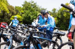 eバイクの操作方法の説明を受けるSetouchi Vélo