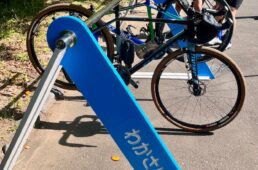 わかさいくるロゴ入りバイクラック