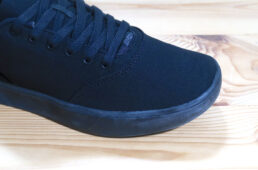 爪先部分。プロテクションは施されていない