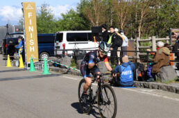 主催者選抜クラス女子のフィニッシュ