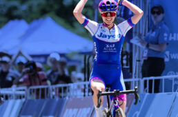 ジャイアント　チーム・ジェイコ・アルウラー2023チームキット