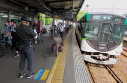 石清水八幡宮駅のホーム