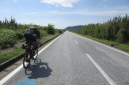 洲崎灯台をめざして直線をひた走る