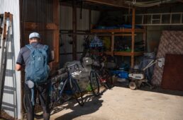 農機具の倉庫に自転車を保管