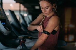 ヴェリティセンスをアームバンドで着用