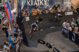 人工の巨大バーム