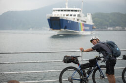 土肥と清水とを結ぶフェリー