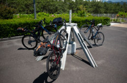 富士山を模したバイクラック