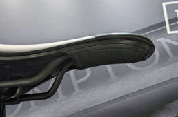 Tラインアーバンのサドル