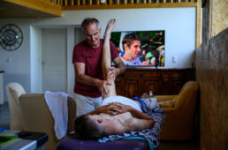 レース後にマッサージを受ける