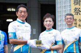 四国一周0キロポストモニュメント「キロメートル・ゼロ」最後のピース