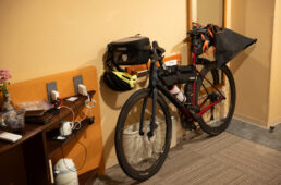 ホテルの部屋に自転車
