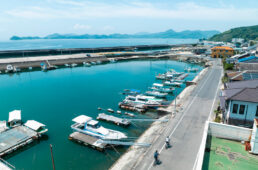 岩城港の先の漁港