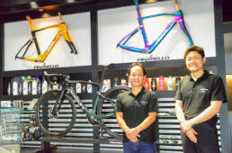 山崎泰史店長と福本元さん