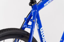 車体にはドロヨケやキャリヤ類を装備できる