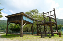 大きな椅子・大きな机