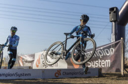 ジャイアント／Livが稲城クロスに出展