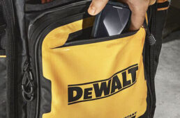 フロント部の防水防塵ポケット