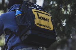 バックパックの底部