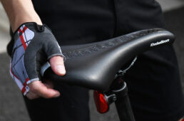 自転車協会　ロードバイクのサドル