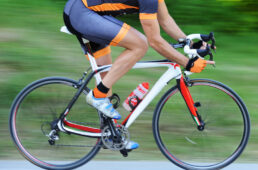 自転車協会　ロードバイクのサドル