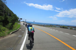 すさみの海岸沿いを走る