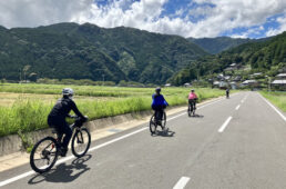 里山の景色を眺めながらのんびりライド