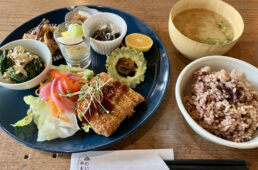 ねむの木食堂のランチプレート