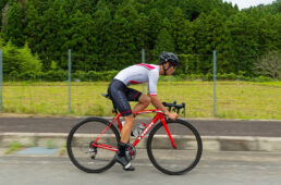 平地を淡々とハイスピードを維持して走る田中さん