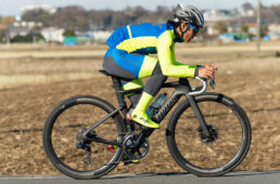 紺野元汰さんがブラケットで高速巡行する姿勢