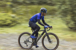 グレイルに乗る浅野さん