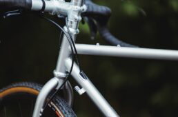 内装されるブレーキホース