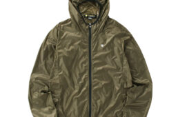 軽量ウインドブレーカー