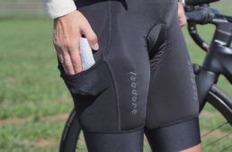 ビブショーツのカーゴポケット