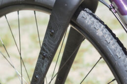 フォークのアイレット