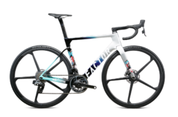 ファクター「レーシングミク2023 JCL TEAM UKYO 応援Ver.」限定発売